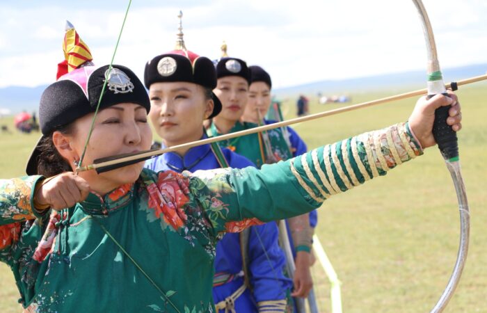 Mongolian archery woman. Punsaldulam.